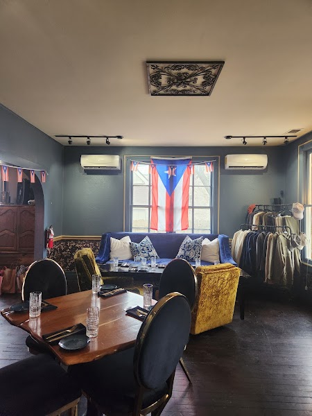 Lost Luggage Bar & Lounge