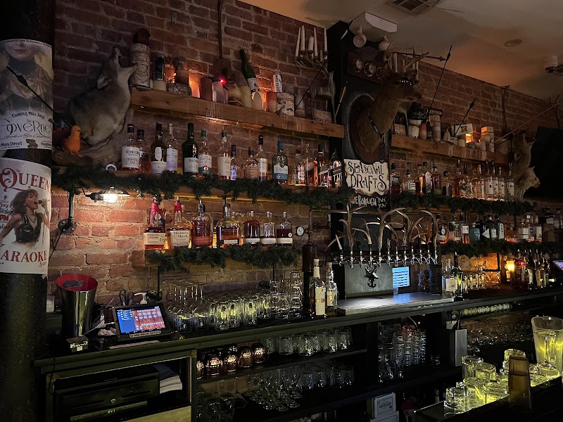 THE HUNTRESS whiskey, wings n’ other things photo 5