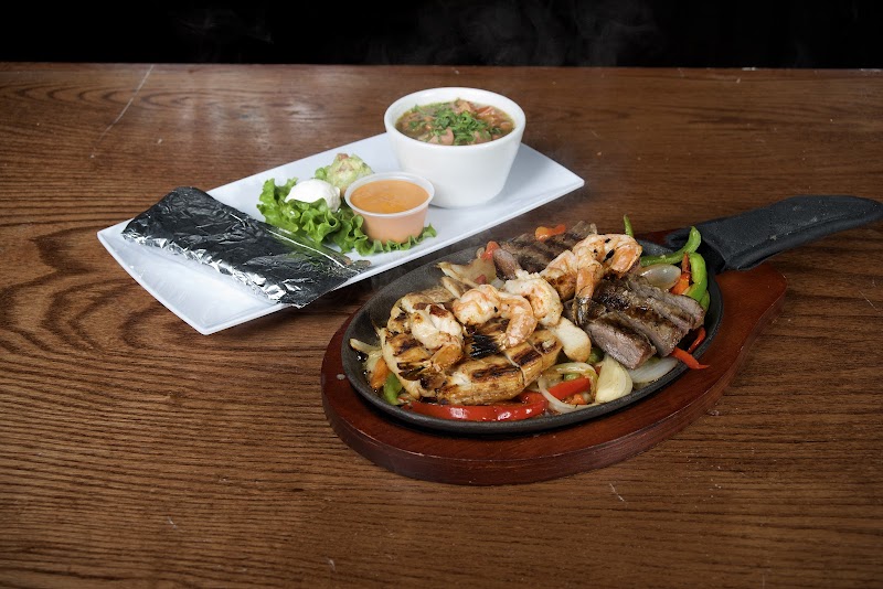 Oak Texas Bar & Grill - Southtown photo 2