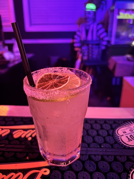 80's Bar and Grill photo 4