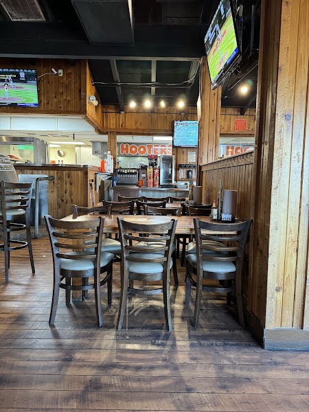 Hooters photo 3