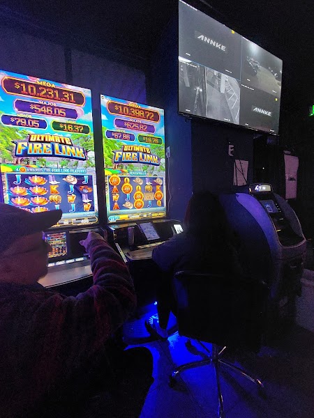 Lucky's Sports Bar photo 3