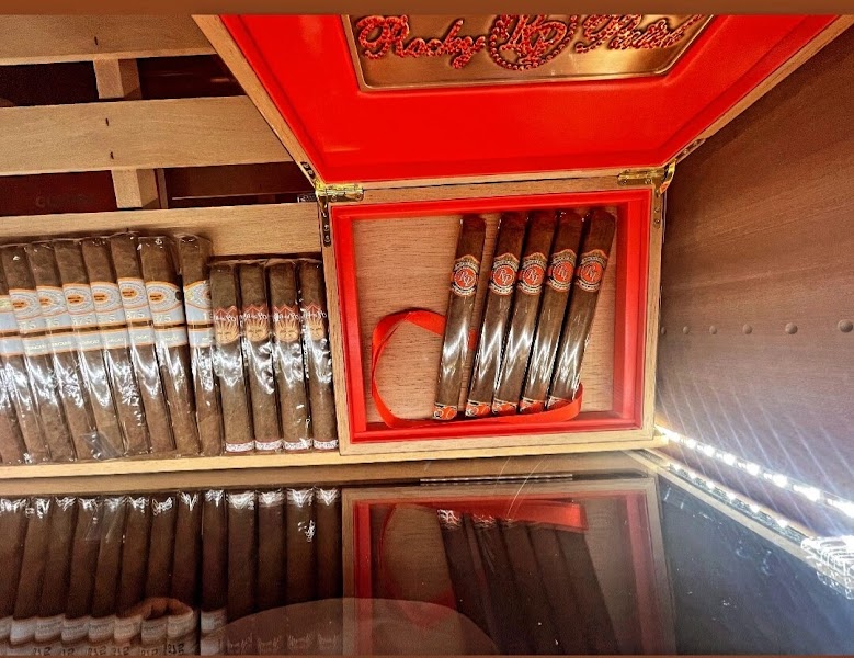 Hillside Cigar lounge photo 4