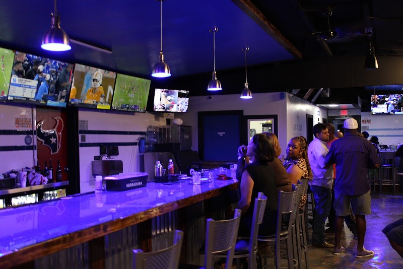 Ace of Clubs Sports Lounge photo 4