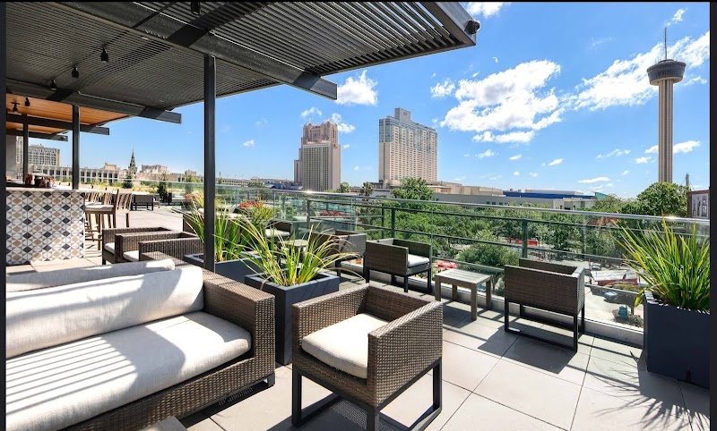 Fairmount Rooftop Oyster Bar