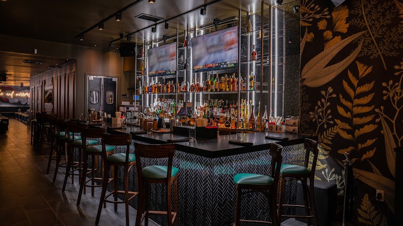 Smoke & Mirrors: Bar & Lounge in Astoria photo 4