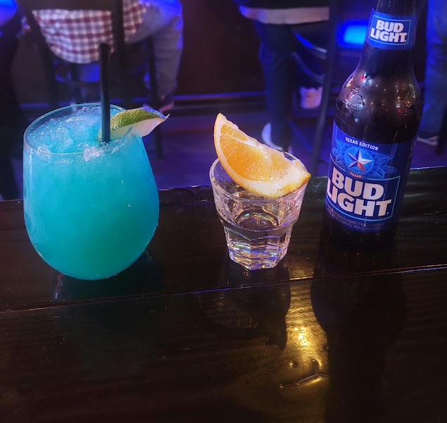 Kinda Classy Bar photo 2