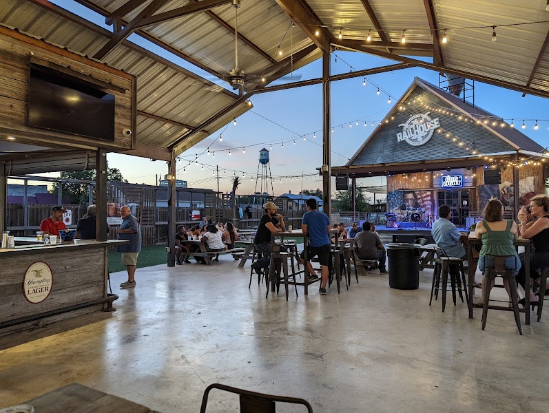THE RAILHOUSE photo 2