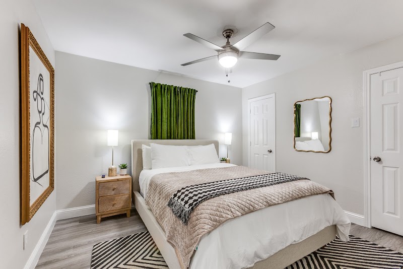 Speakeasy Suite & Poolside Retreat photo 2