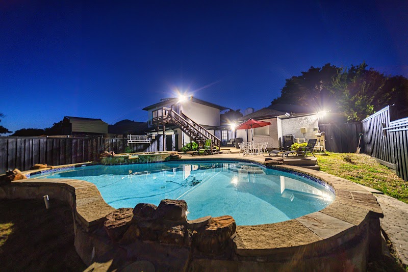 Speakeasy Suite & Poolside Retreat photo 3