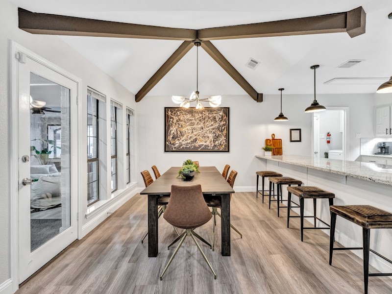 Speakeasy Suite & Poolside Retreat photo 5