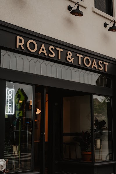 Roast & Toast - Cafe & Cocktail Bar (Simple Roast Downtown)