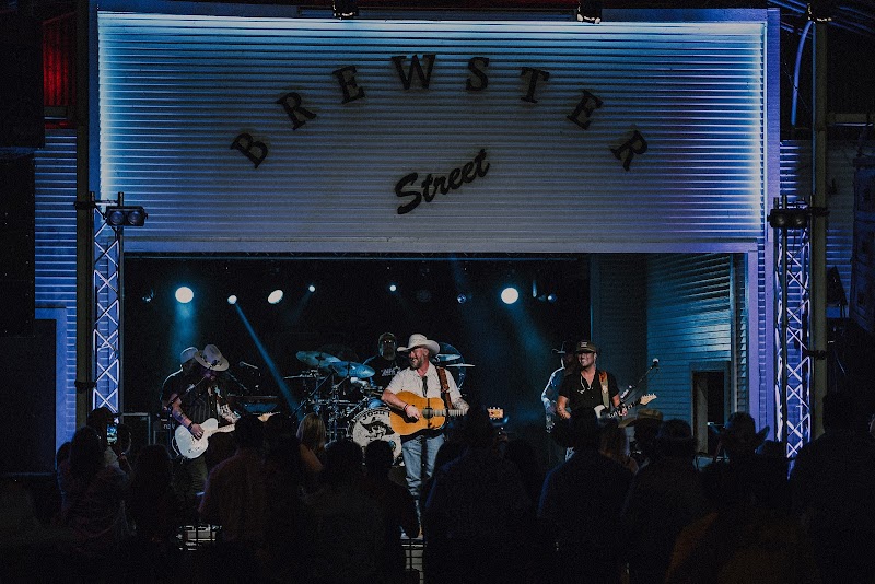 Brewster Street Icehouse - Downtown photo 4