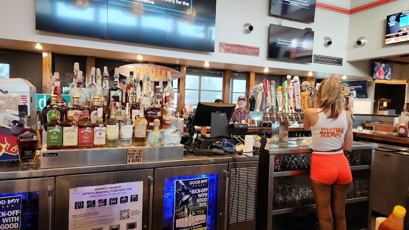 Hooters photo 3