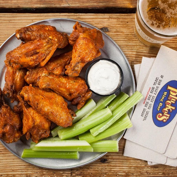 Pluckers Wing Bar photo 3