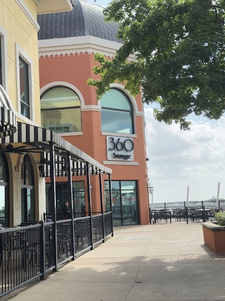 360 BAR & Lounge photo 4