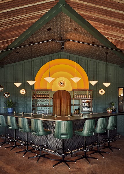 Senza Maeso Tasting Room and Bar