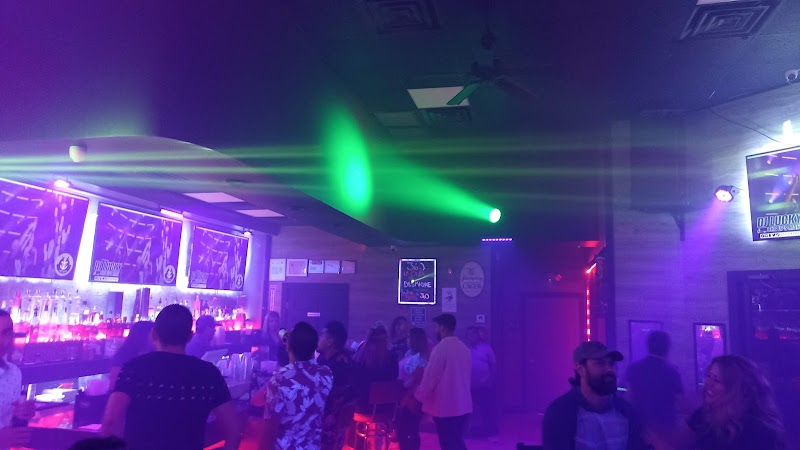 360 bar & patio photo 3