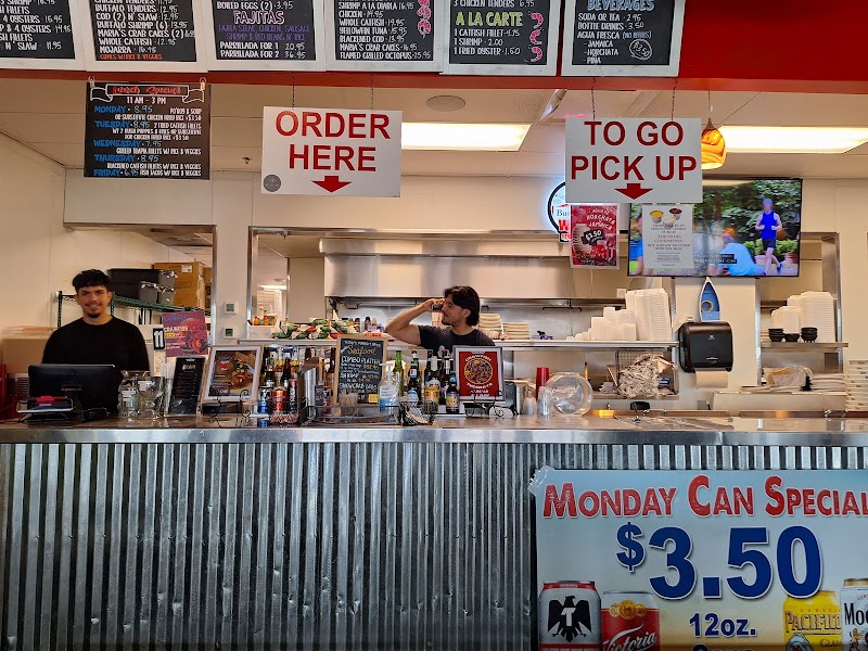 Fish N Tails Oyster Bar photo 5