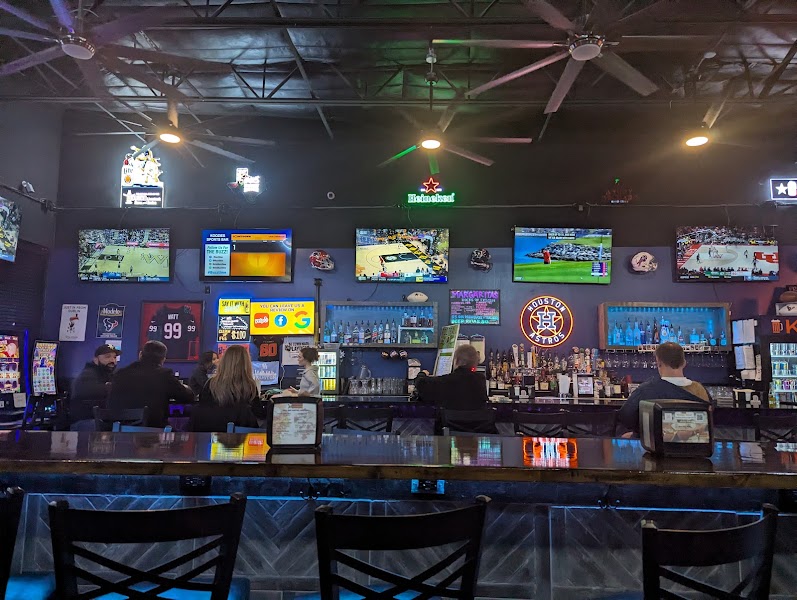 Koozies Sports Bar and Grill photo 3