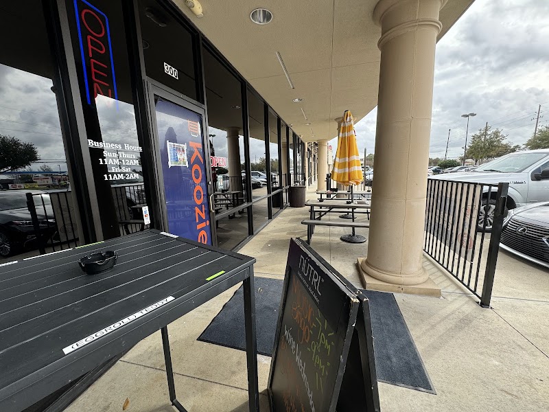 Koozies Sports Bar and Grill photo 4
