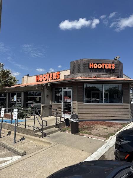 Hooters