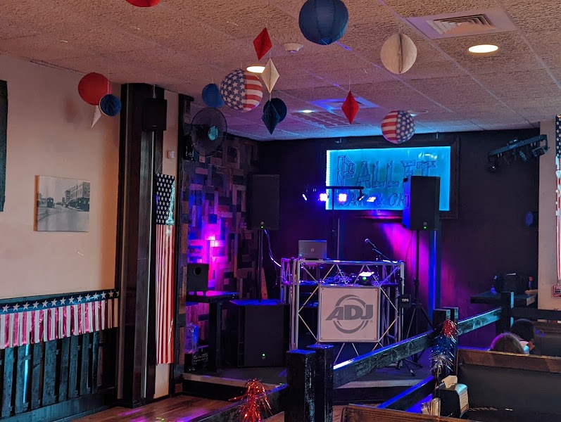 Pallet Bar & Grill photo 2