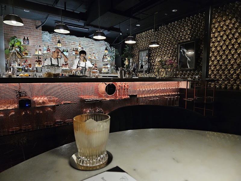 Ladies and Gentlemen - A Cocktail Experience