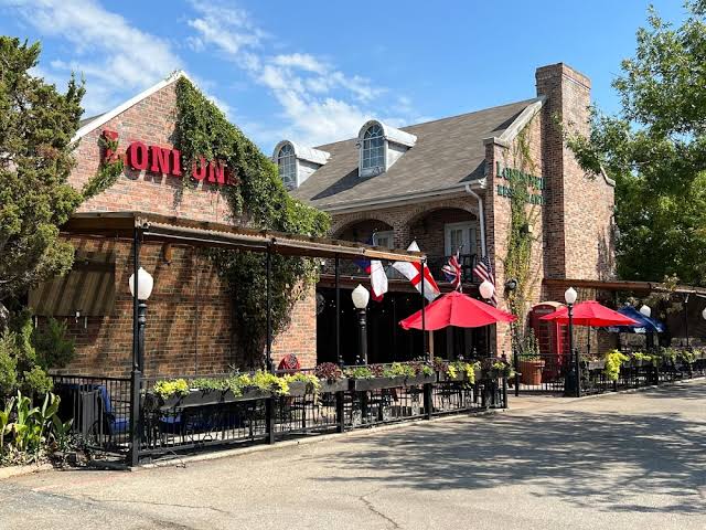 The Londoner Pub Addison photo 5
