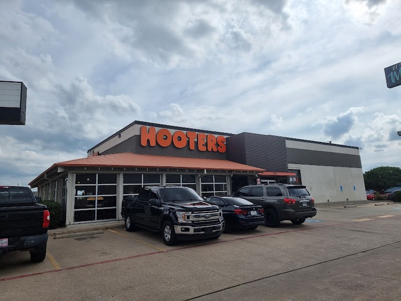 Hooters photo 4