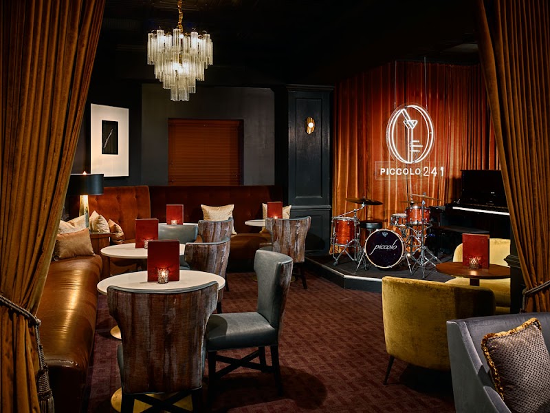 Piccolo 241 Jazz & Cocktails