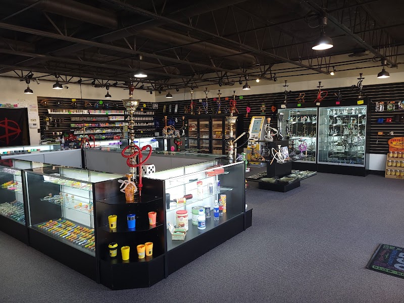 Uptrend Smoke Shop & Hookah Lounge photo 5