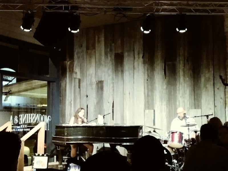 Moonshine & Ale photo 4