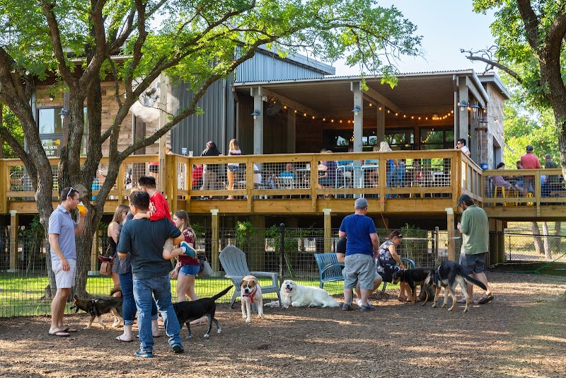 GRRROWLER'S Tap Room & Beer Garden photo 3