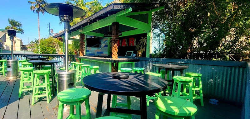 Upper Deck Hotel & Bar