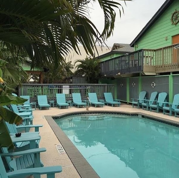 Upper Deck Hotel & Bar photo 4