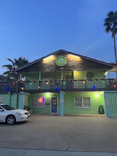 Upper Deck Hotel & Bar photo 5