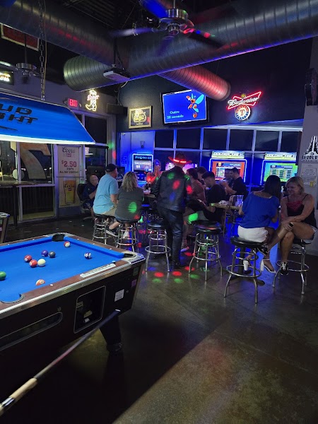 RZ Sports Bar and Grill photo 3