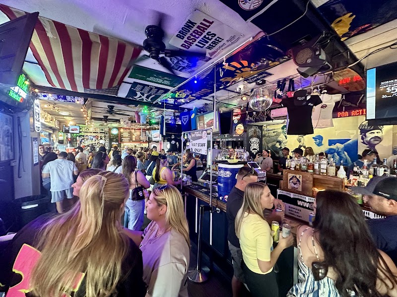 Stan's Sports Bar photo 3