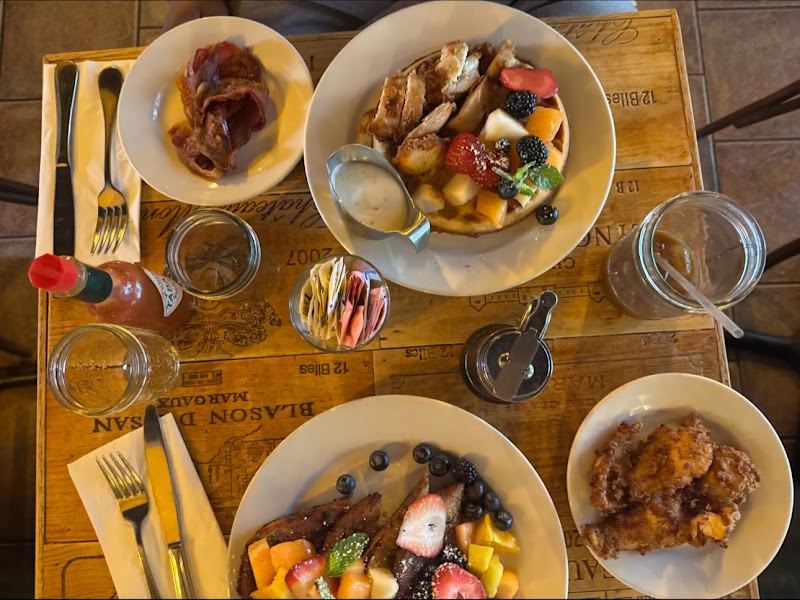 Mominette Bistro photo 3