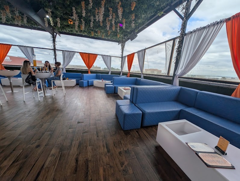 RYZE ROOFTOP LOUNGE photo 3