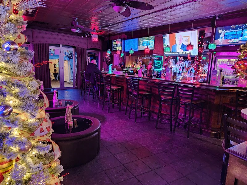 Unique Lounge & Billiards photo 4