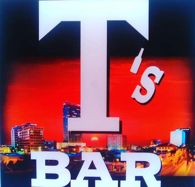 T's Bar photo 4