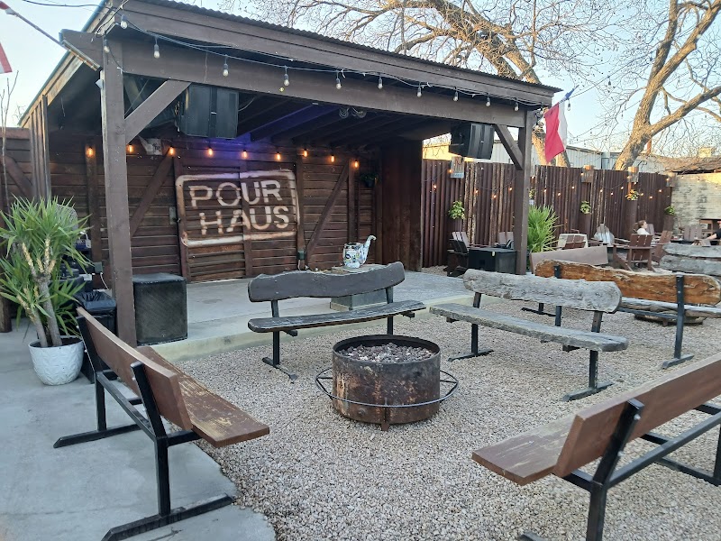 Pour Haus Patio Bar photo 4