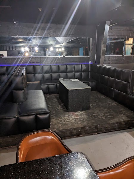 The Lux Lounge photo 3