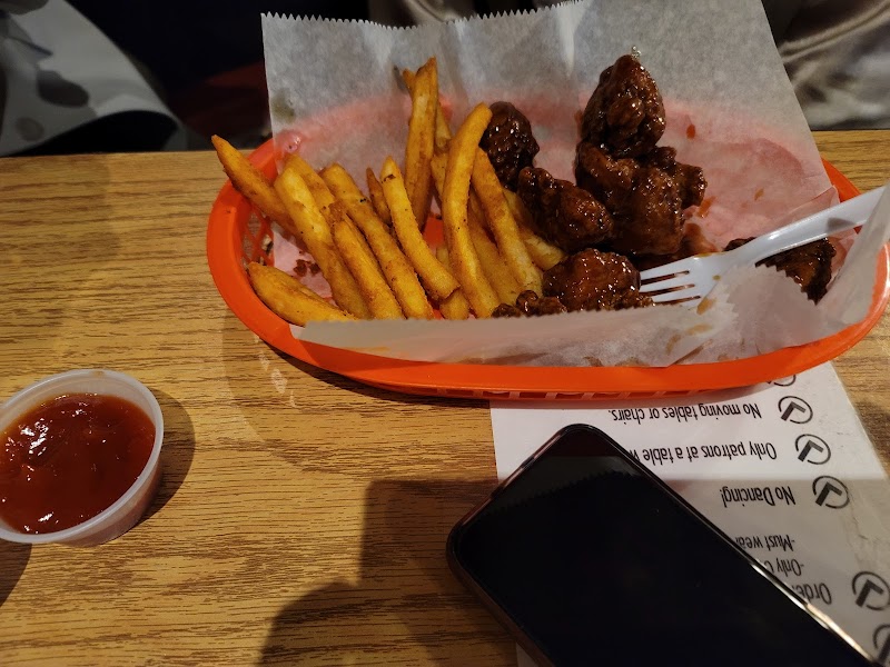 Buc's Bar & Grill photo 2