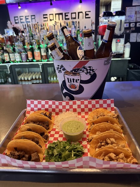 Mak's Sports Bar + Grill. photo 3