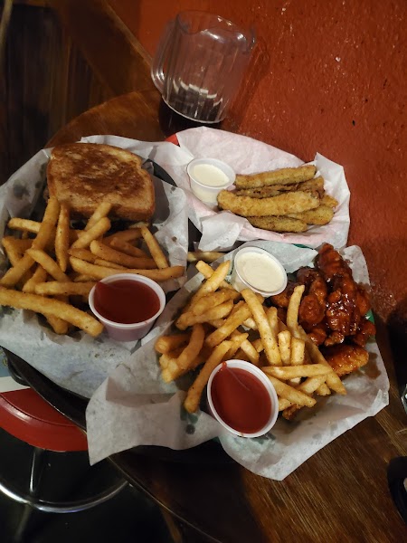 Breakers Sports Bar photo 5