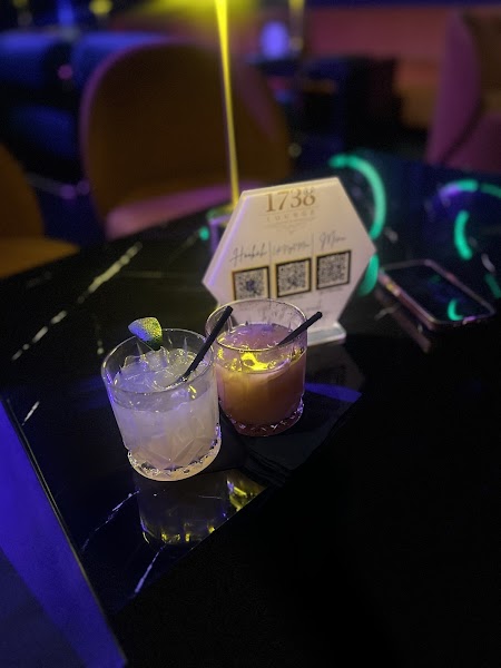 1738 Lounge photo 4