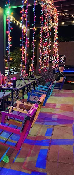 Twisted Sisters Patio Bar & Boutique photo 3